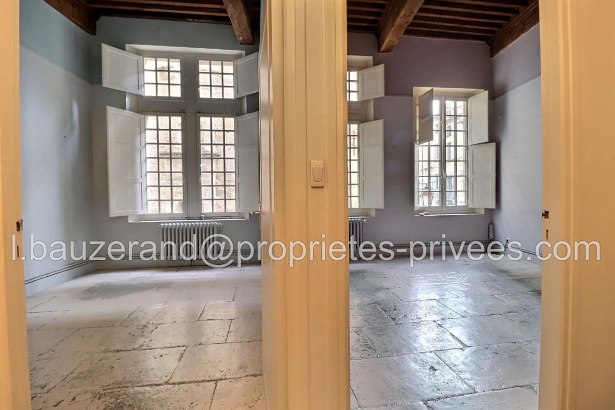 Appartement , centre ville UZES