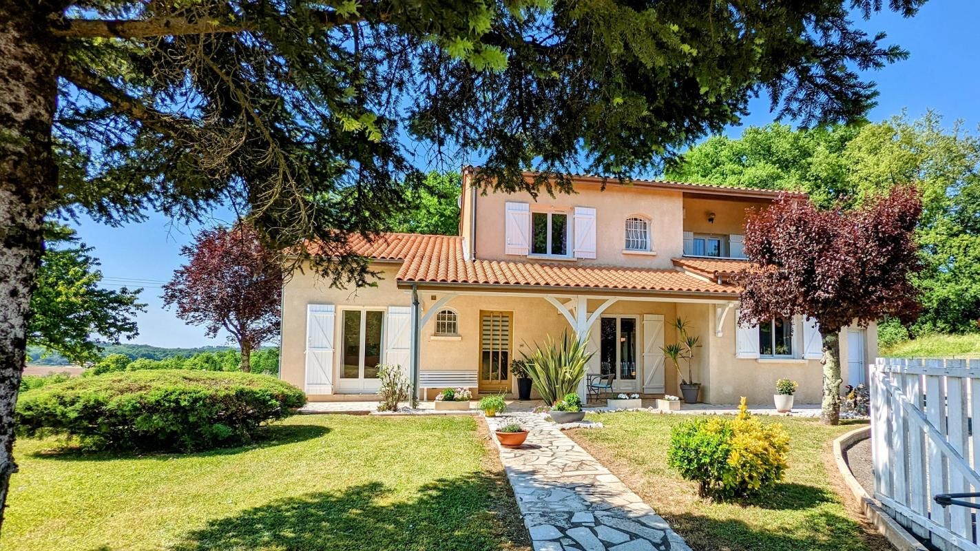 Maison lumineuse avec véranda et jolie vue