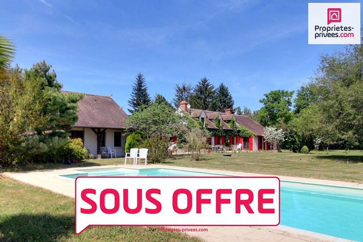 COUP DE COEUR LONGERE 190 m2 env, piscine sur 7000 m2 env. de terrain