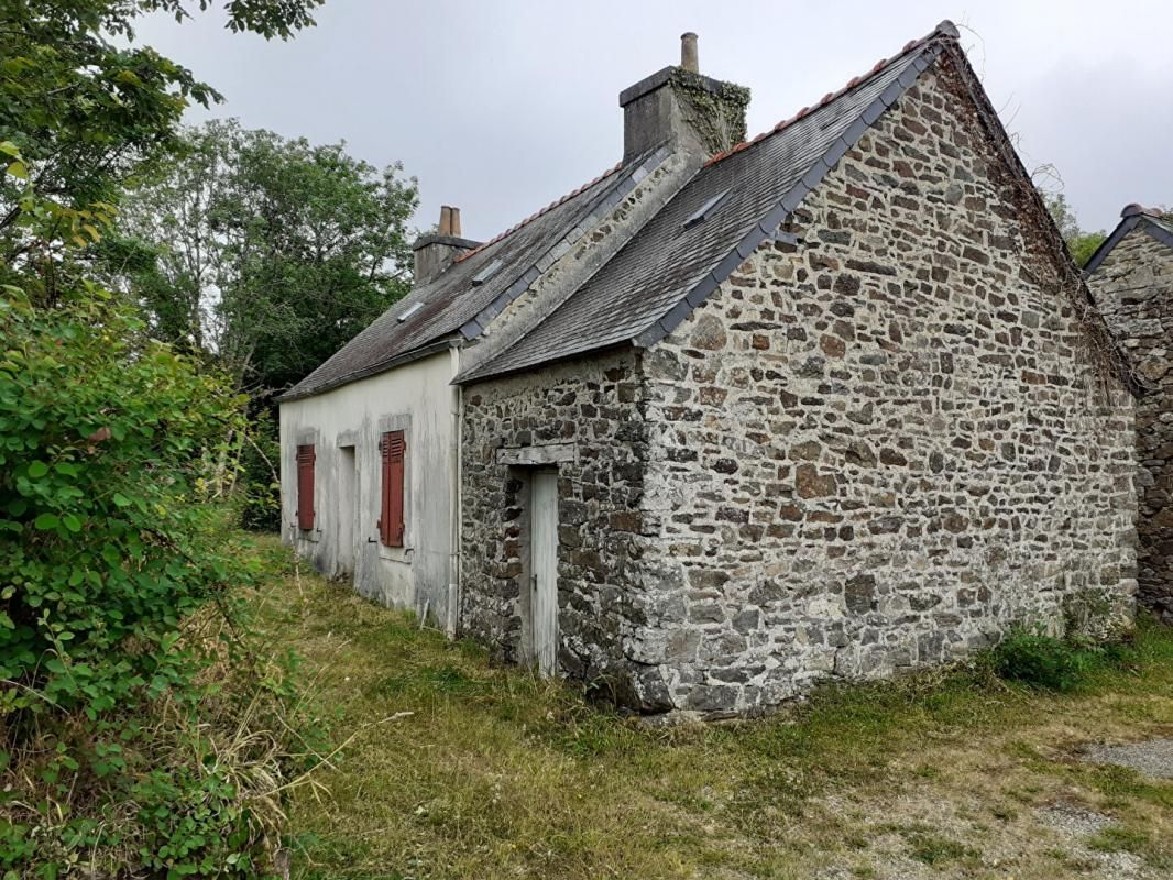 A LANDEVENNEC 29 560 - Presqu'ile de Crozon - Maison  avec bâtiment annexe