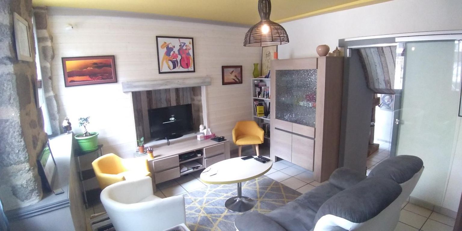 USSEL 19200 Maison dans le vieux USSEL entièrement rénovée