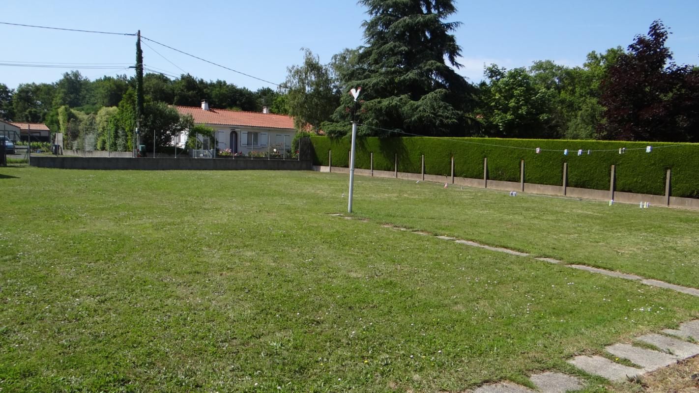 Terrain constructible, non viabilisé, en village sur Gorges de 595 M²