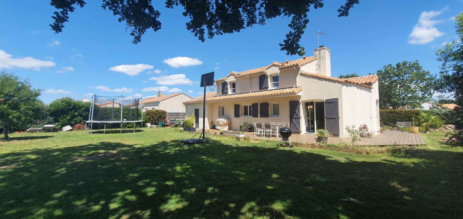 Maison familiale 4 chambres, garage et grand jardin CORSEPT (44560)