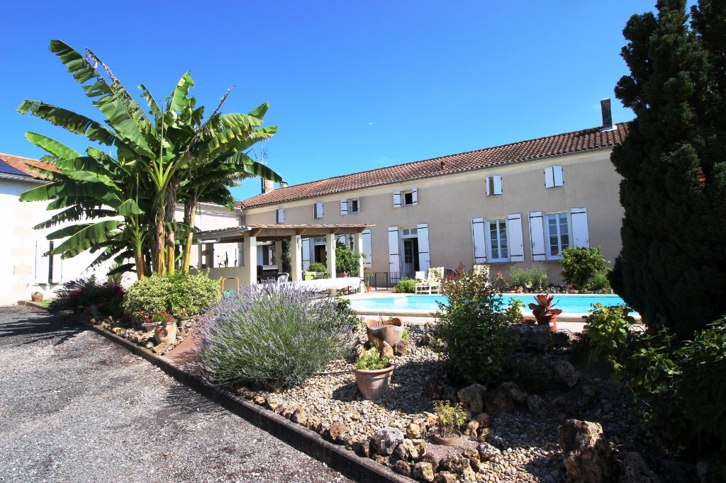 Maison de maître Echebrune - 6 chambres - 337 m2