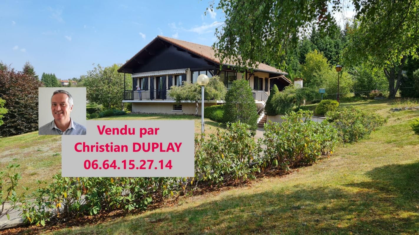 LE BESSAT 42660 Maison type chalet sur sous-sol complet environ 100m² habitables 82m² loi Carrez 2/3 chambres + appentis et garage indépendant pouvant abriter un camping-car sur 2300m² de terrain