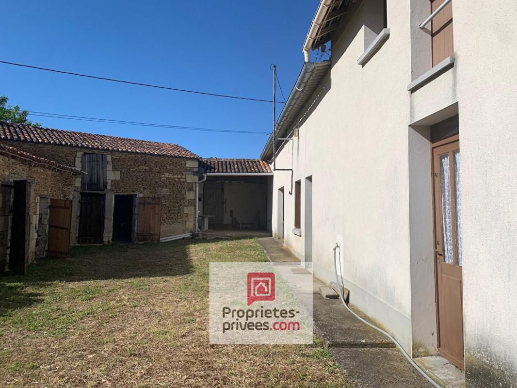 Fermette sur environ 6 HECTARES