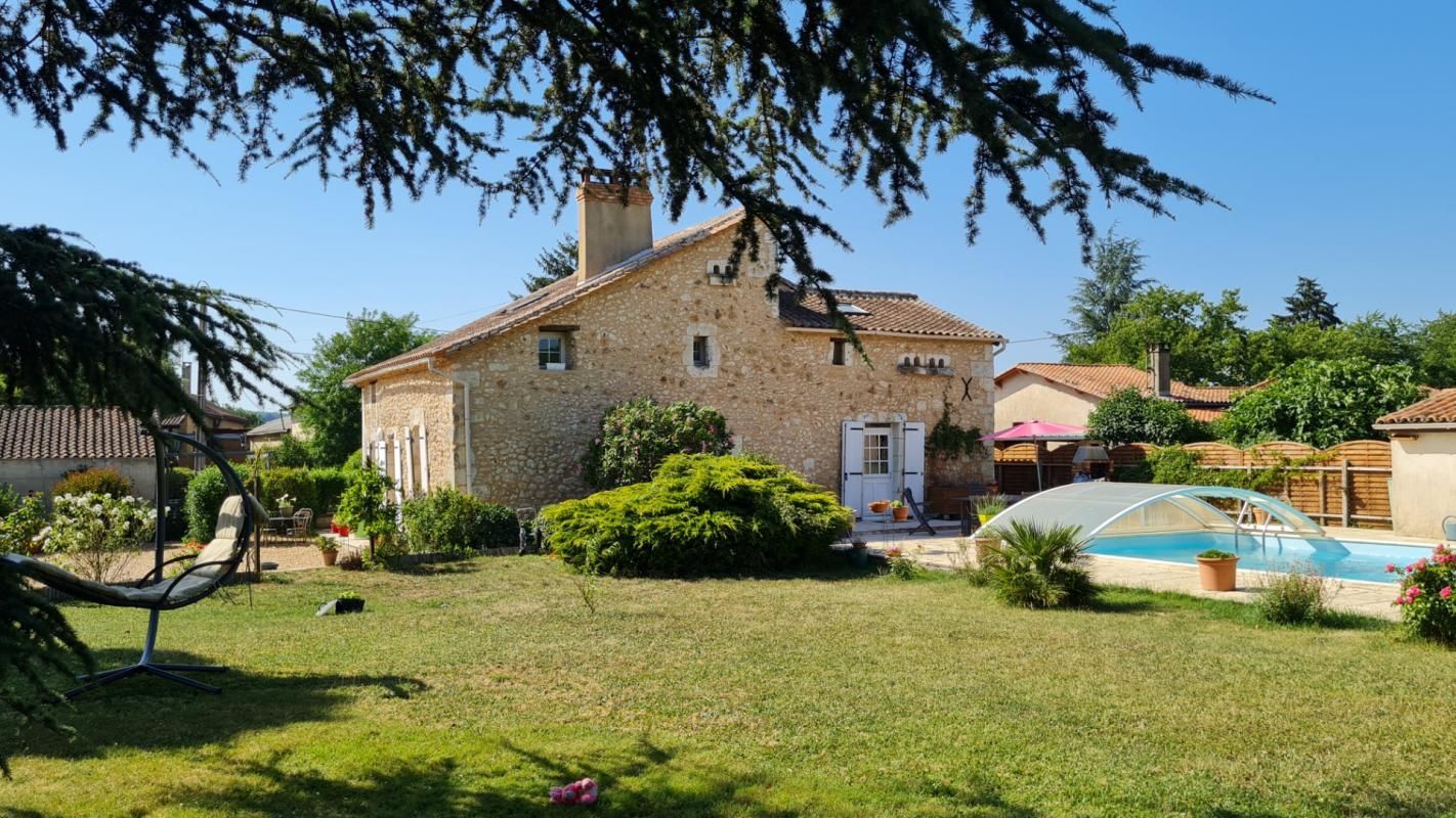24190 Neuvic Maison en pierres sur parcelle de 1246 m² Neuvic 6 pièces 163 m2