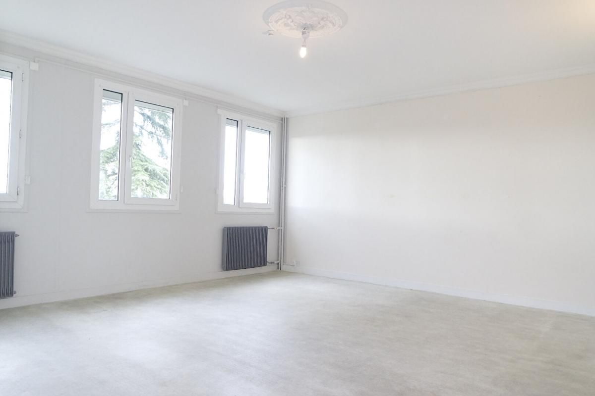 SAINT DOULCHARD APPARTEMENT 4 PIECES 84 m2 PARKING