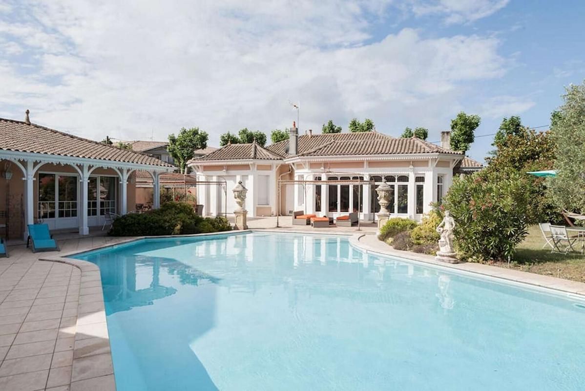 Splendide propriété sur 2 000m² de terrain, 3 STUDIOS + 1 T2
