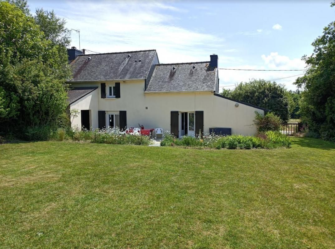 29520 Laz maison très bien entretenue avec jolie jardin et parcelle cultivable