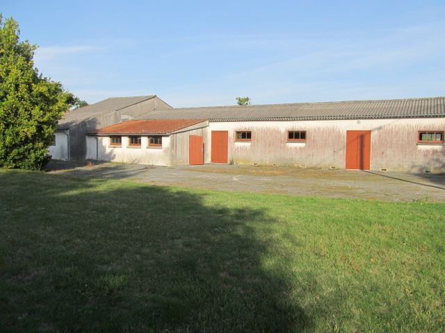 Maison Essouvert 4 pièce(s) 250 m2 avec fort potentiel- Ancienne salle des fêtes