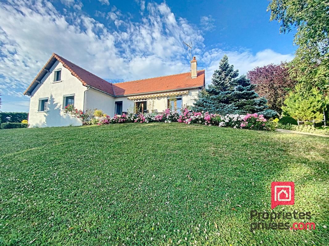 VASSY PROCHE AVALLON MAISON AVEC GRAND JARDIN