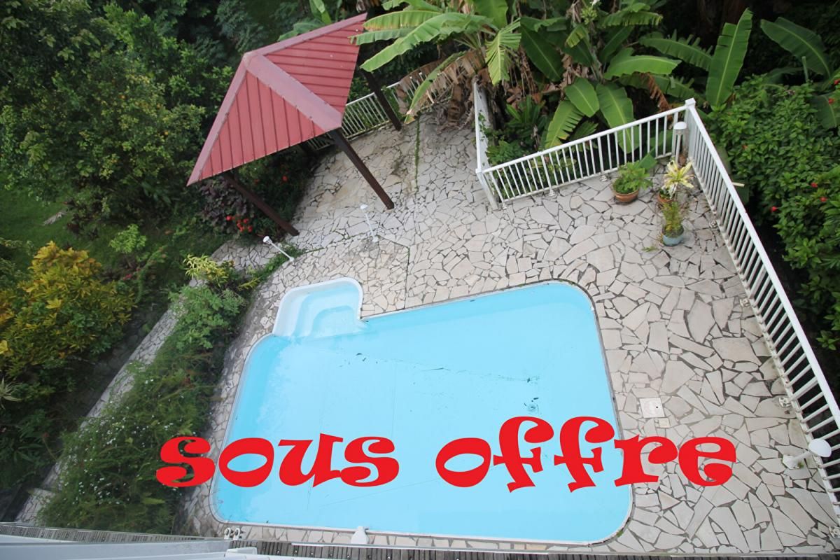 Maison Fort De France 9 pièce(s) 180 m2 terrain 1078 m2,Piscine