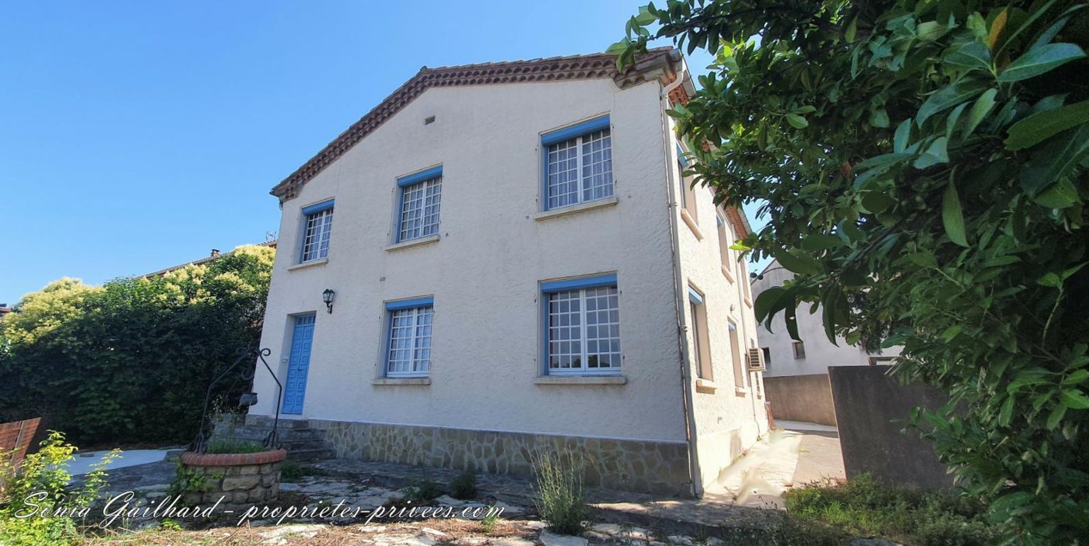 11250 - Maison 9 pièces - 2 grands garages - terrain 527 m²