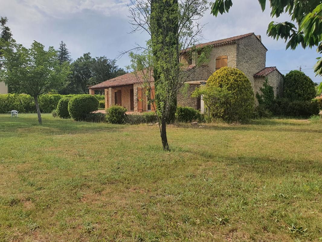 NANS LES PINS VILLA T6 SUR 1903 M²