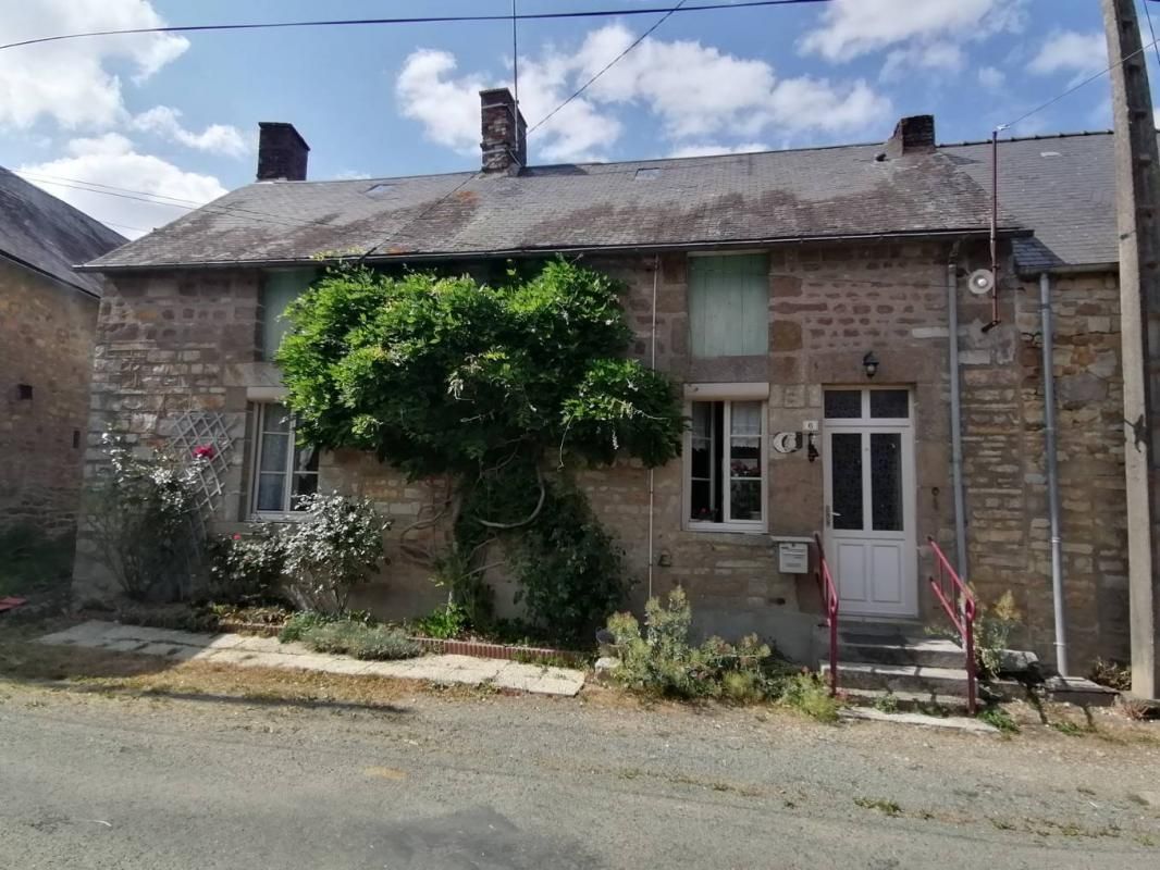 LIGNIERES-ORGERES (53140), MAISON DE CAMPAGNE 87 m2 environ, 1 grande chambre , PRIX  79 990 honoraires 6,65%, inclus à la charge de l'acquéreur, soit 75 000 hors honoraires