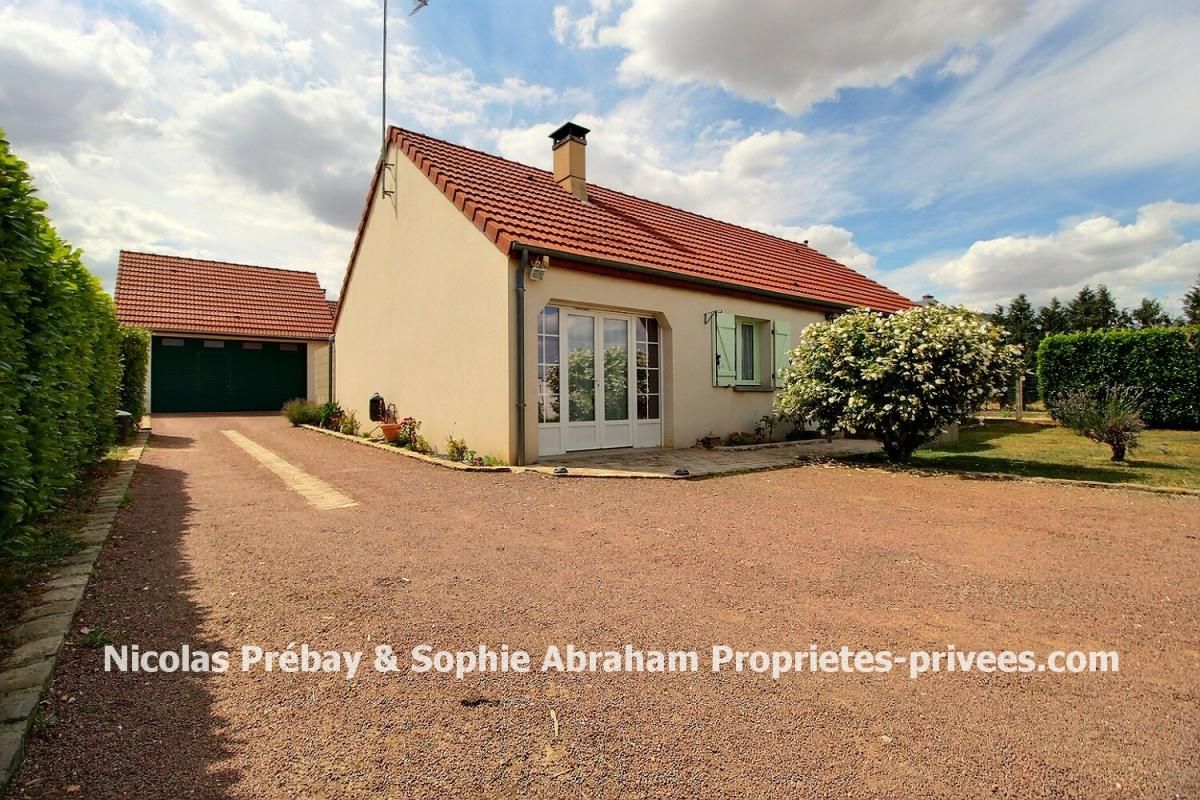 Maison de 5 pièces avec grand garage indépendant et terrain