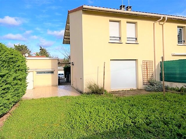 NEUVILLE SUR SAONE, maison  récente 94m2 avec jardin clos