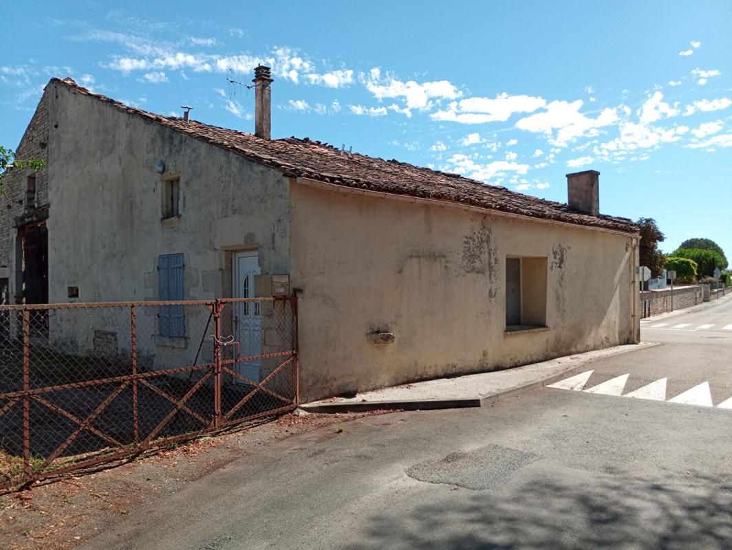 PRAHECQ 79 MAISON 65 m² 2 pièces avec dépendances