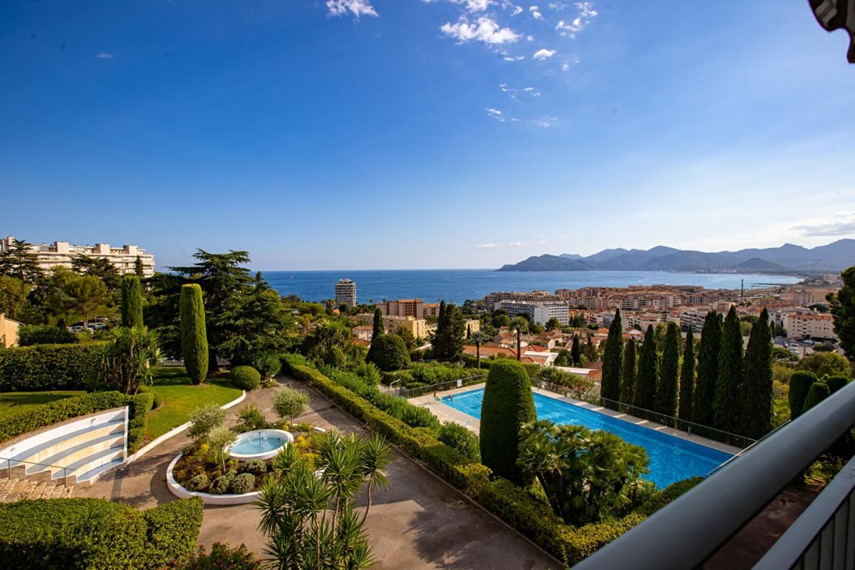 Appartement Cannes 3 pièce(s) 77 m2 529 000 euros vue mer dans résidence piscine tennis