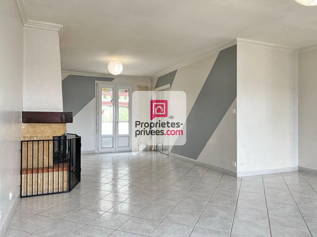 Maison T5 d'env. 113m² avec 4 ch. 2 SDE/SDB garage et véranda sur COULOUNIEIX-CHAMIERS (24660)