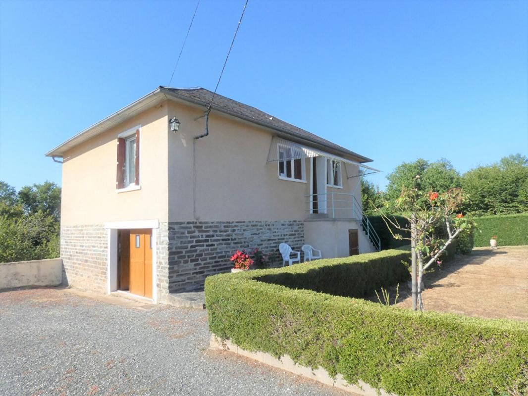 Maison / hangar / petit étang / bois et prairie