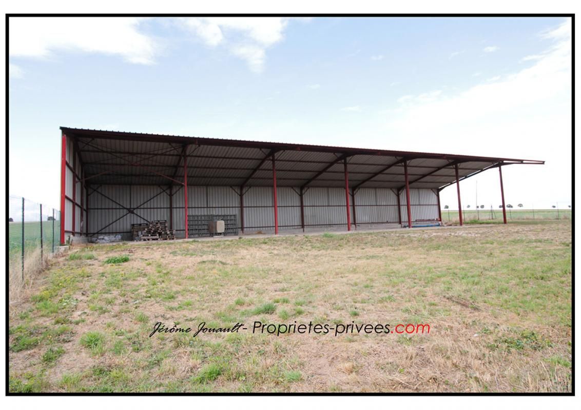 Maison avec 2 hangars et appentis