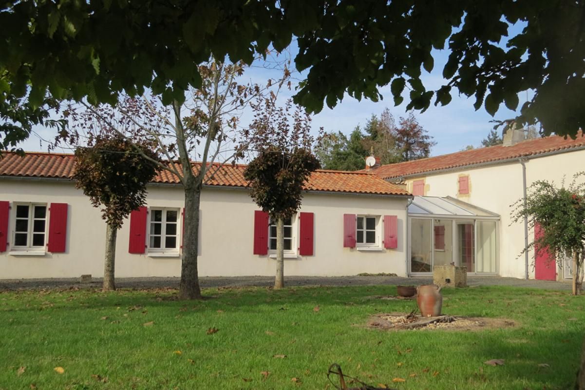 Maison ancienne de charme au pied de la forêt