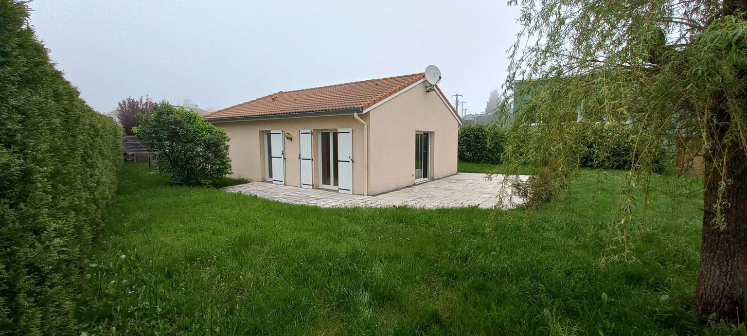Jonzieux 42660 proche centre Maison individuelle plain-pied 100 m² 3 chambres 2 garages 800m² de terrain plat
