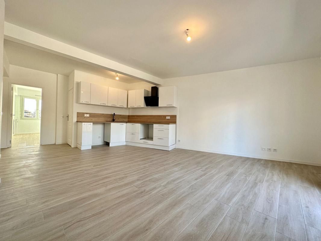 Cannes la Bocca Marché, Appartement traversant 3 pièces rénové 64m2, balcon et terrasse