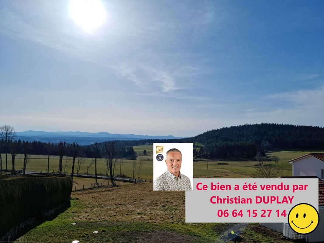 Entre Dunières 43220 et Saint Romain Lachalm 43620 parcelle de terrain constructible environ 1000m²