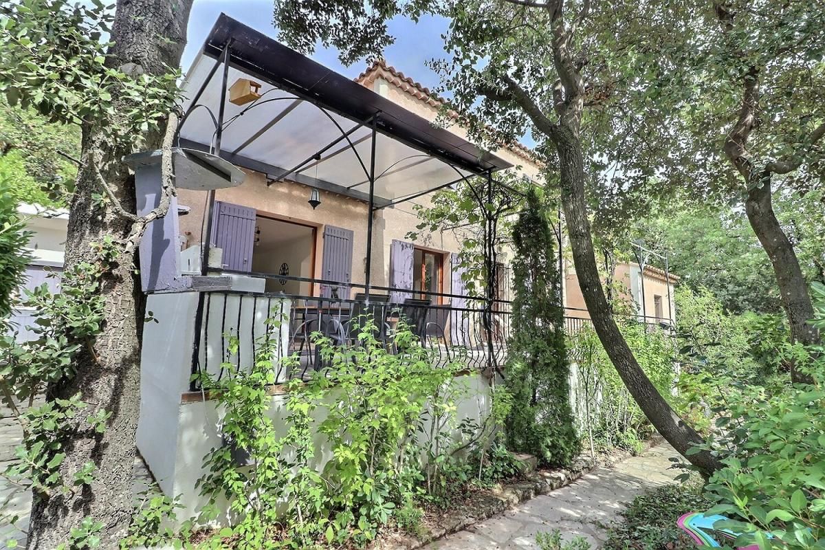 Uzès - Maison sur grand terrain arboré 399 000 euros