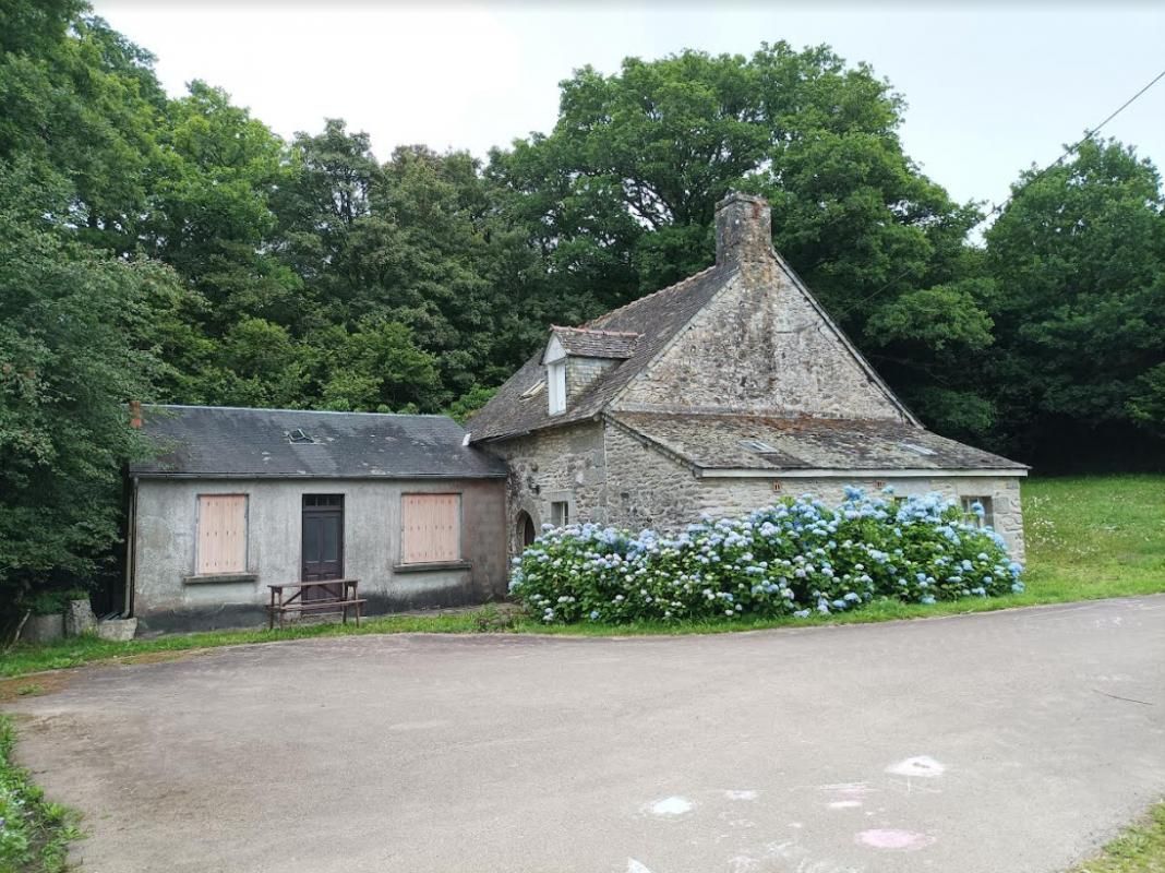 Scrignac 29640 Moulin à restaurer mécanique d'époque 2 chambres 1 salle d'eau