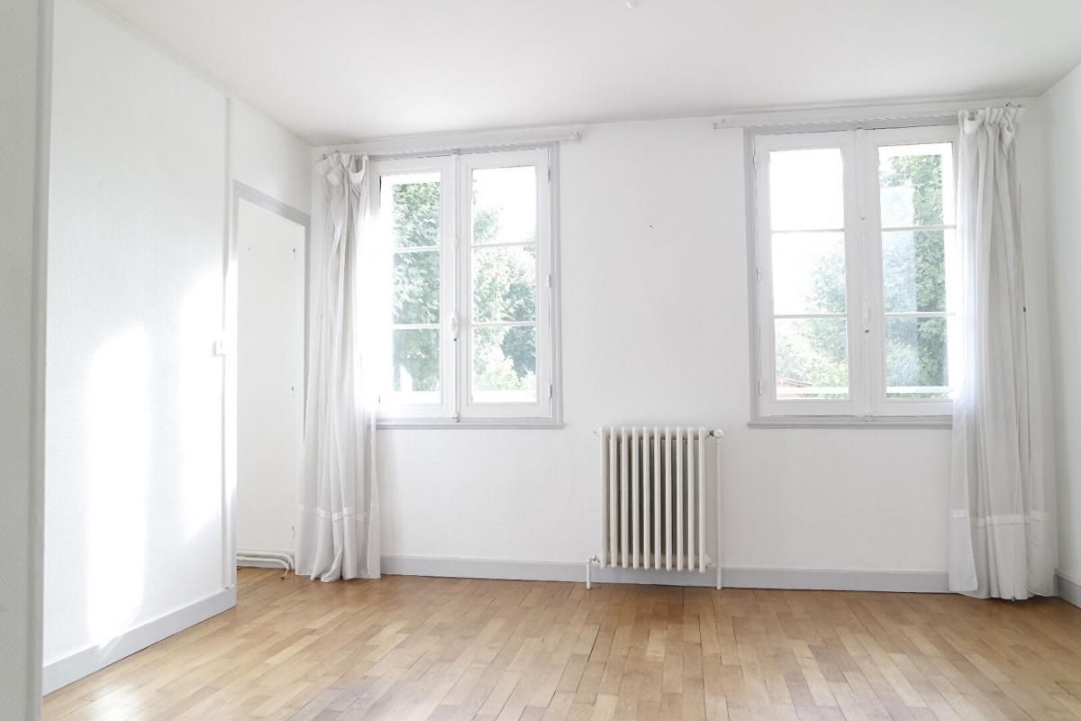 BOURGES APPARTEMENT 52M² 3 PIECES GARAGE ET CAVE