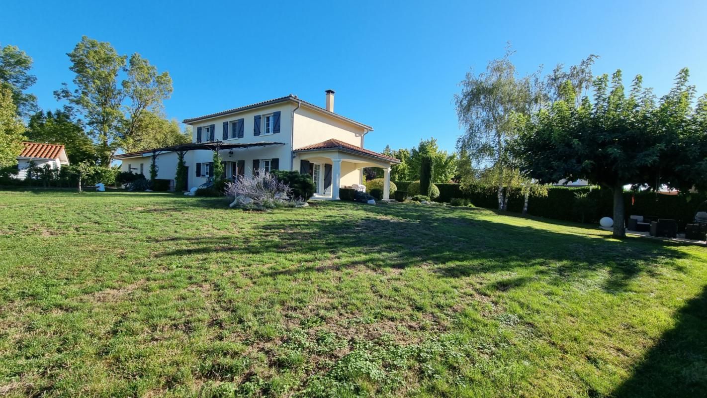 Très belle Maison Villars Les Dombes sur plus de 1500m2 de terrain