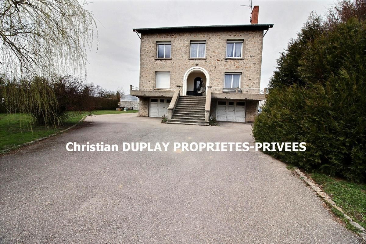 Immeuble Saint Romain Lachalm 13 pièces 260 m²