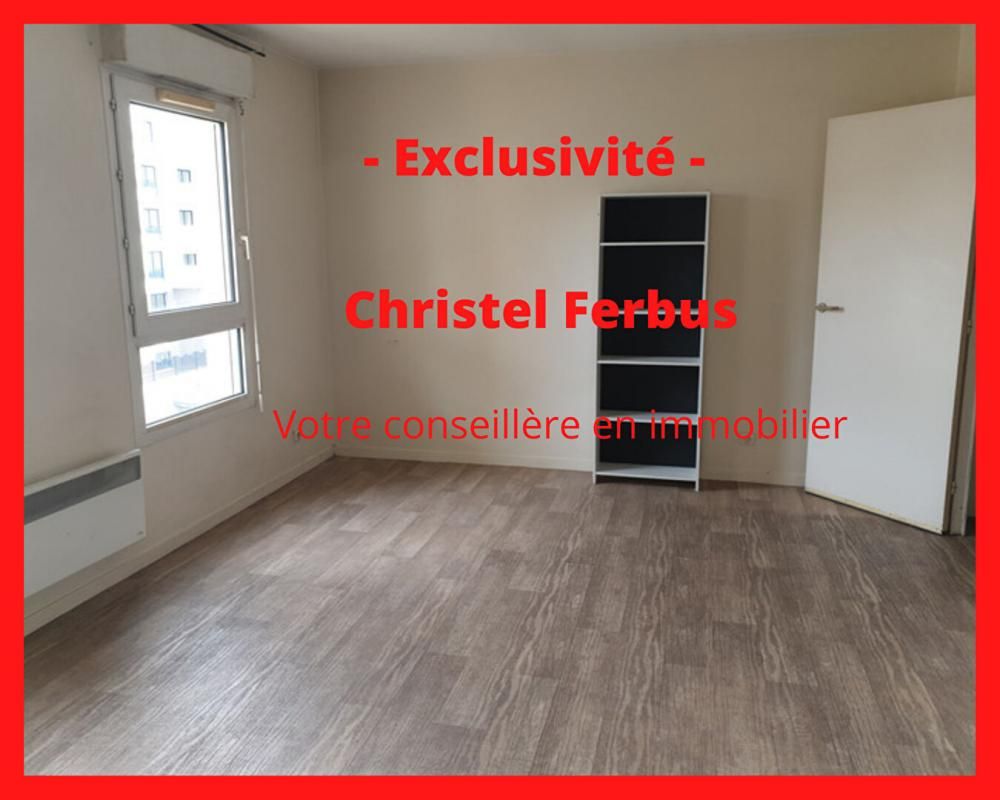 93190 LIVRY-GARGAN - Studio 30,32 m² - Parking