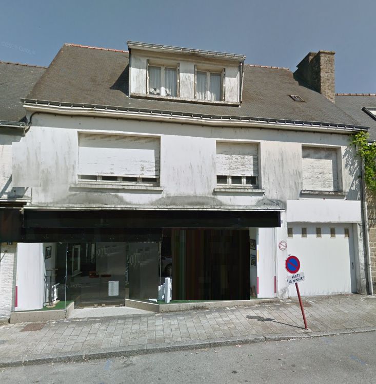 Immeuble centre Guémené avec local commercial, atelier, appartement , jardin