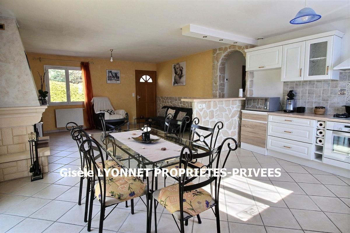 Montfaucon en Velay 43290 maison individuelle de 2006 98 m² habitables 4 chambres terrain 1000 m² environ