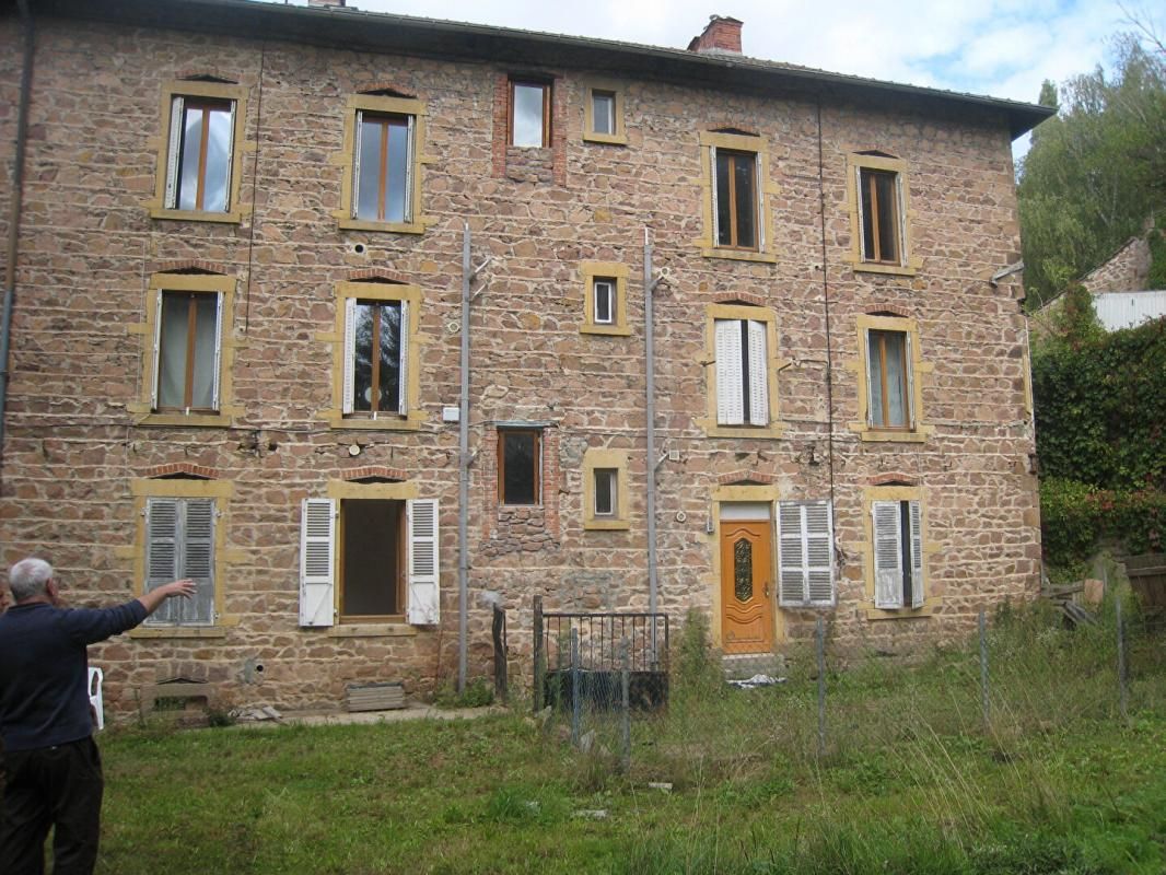 Cours-La-Ville : Immeuble de rapport  de 300 m2 - 6 Logements