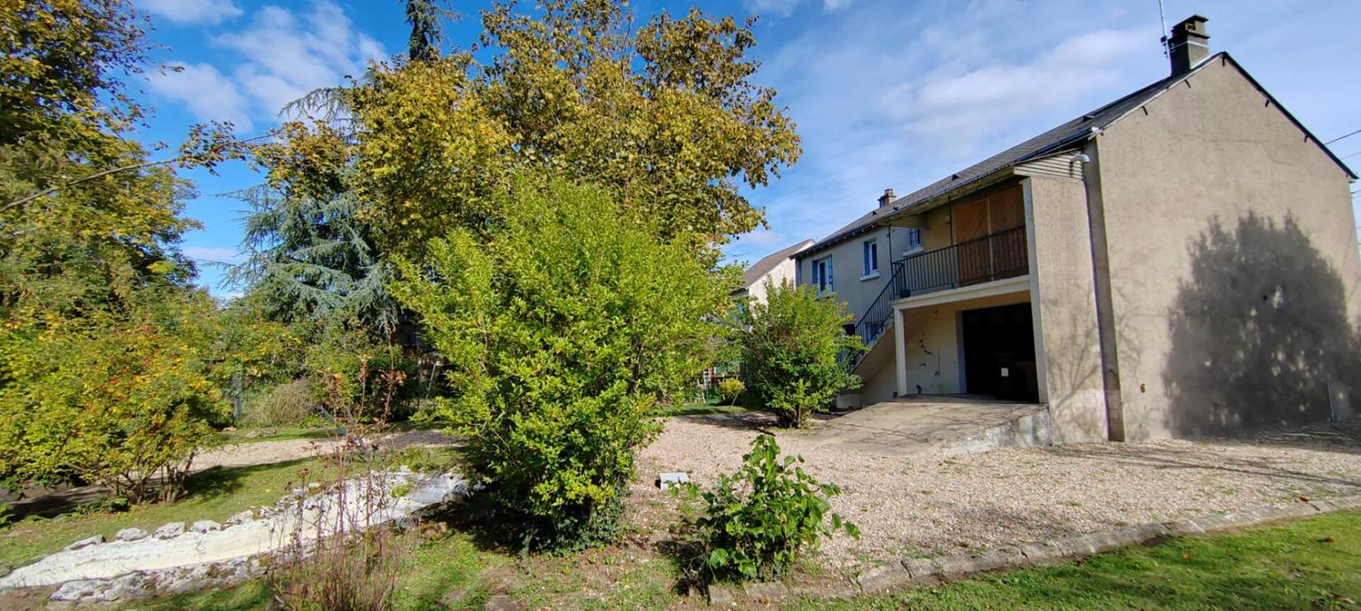 Exclu : Maison propre Châteauroux 4 chambres, nombreuses dépendances et beau jardin