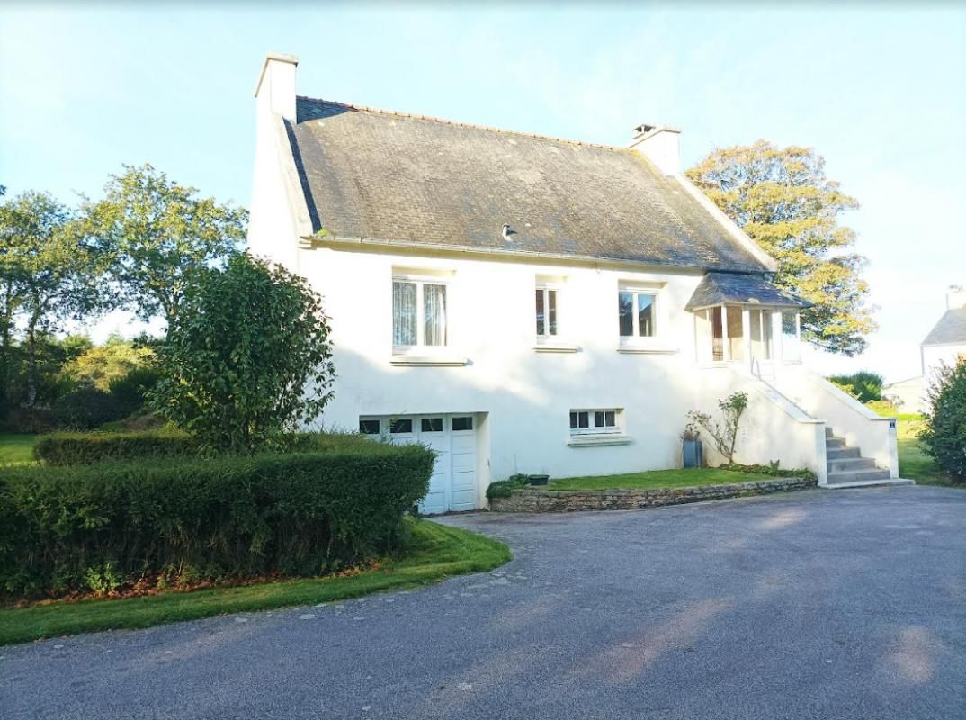 29520 Laz au calme, proche du bourg, 2 chambres joli terrain, sous-sol