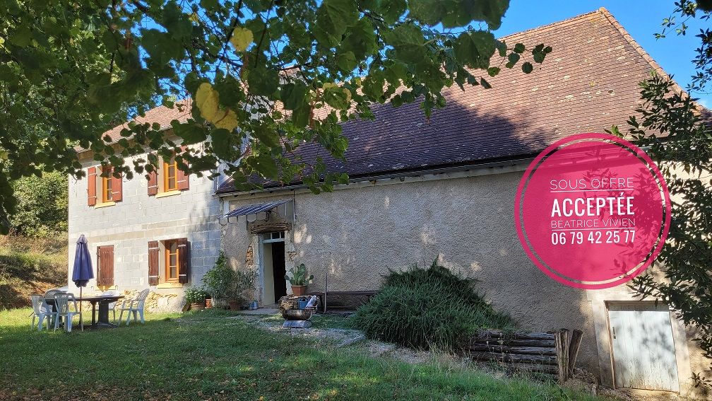 Maison et grange: Secteur Rouffignac. 140 m2. 3 chambres. Terrain 3 ha