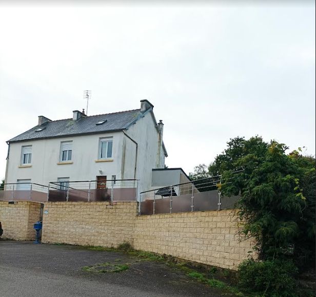 29530 Landeleau Maison 3 chambres possibilité 1 en RDC Salon Séjour Cuisine équipée DPE C