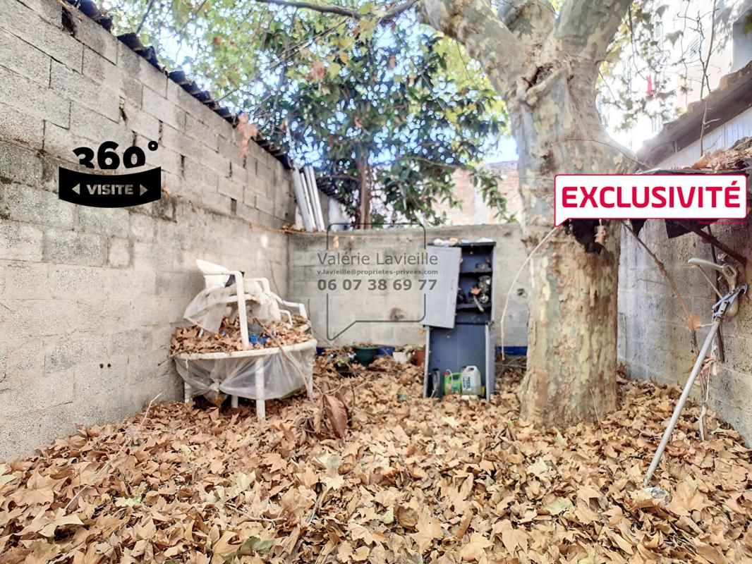 Marseille (13010) LA CAPELETTE - Chambre à rénover donnant sur cour/jardin en jouissance exclusive