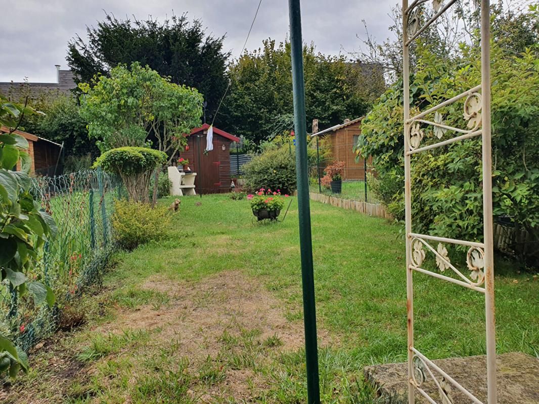 Amiénoise familiale avec jardin à 10 min à pied du centre ville