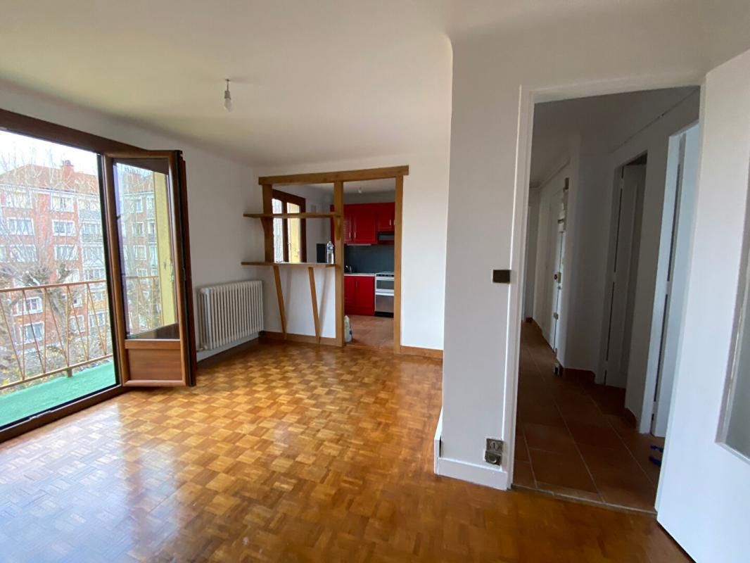 Appartement Noisy Le Sec 2 pièce(s) 44 m2 Balcon et Box