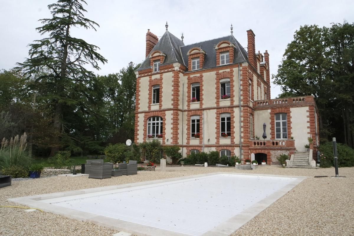 CHATEAU 425M² 12 PIECES PISCINE