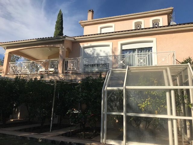 MONTPON-MENESTEROL 24700 Montpon Villa 267 m2 + 242m2 bâti sur terrain de 7000m2 1