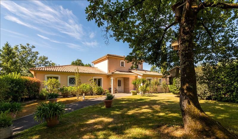 MONTPON-MENESTEROL 24700 Montpon Villa 267 m2 + 242m2 bâti sur terrain de 7000m2 2
